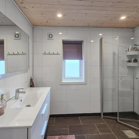 5 Bedroom Cozy In Holiday home Valevag