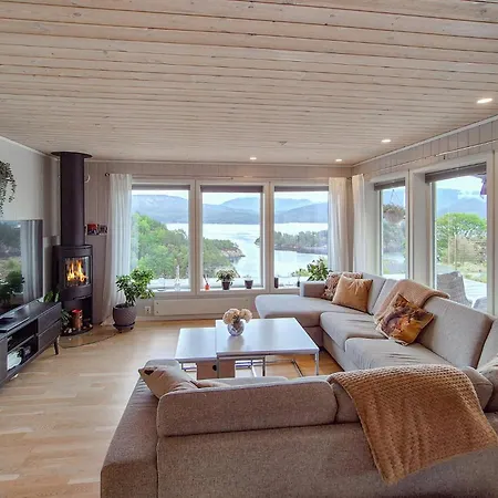 5 Bedroom Cozy In