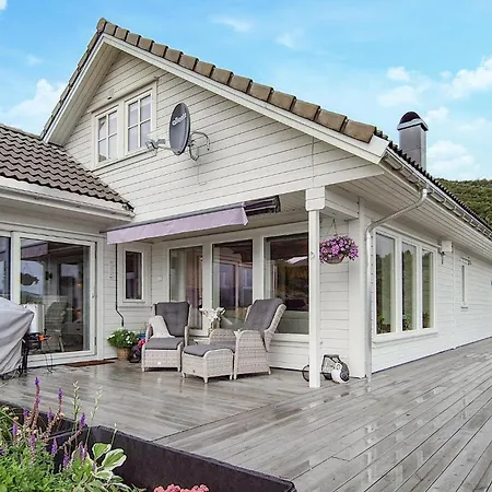 Holiday home 5 Bedroom Cozy In