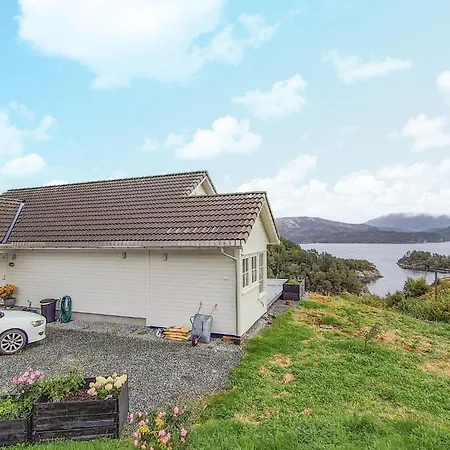 5 Bedroom Cozy In Holiday home *