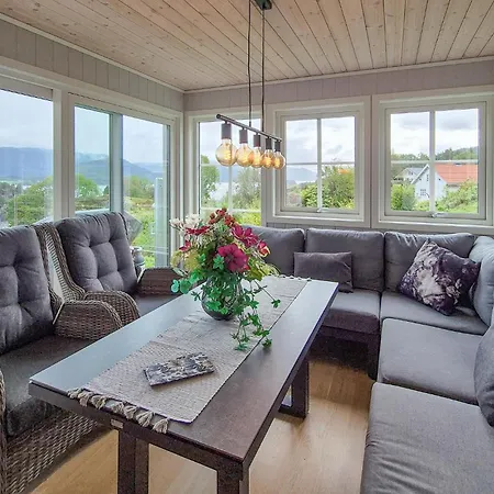 Holiday home 5 Bedroom Cozy In